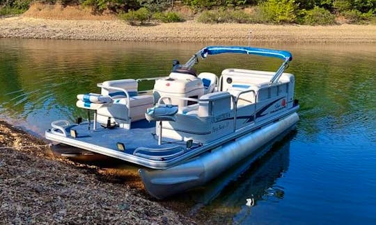 Suntracker 20ft Party Barge Pontoon On Lake Ouchita, Hamilton & Cathrine