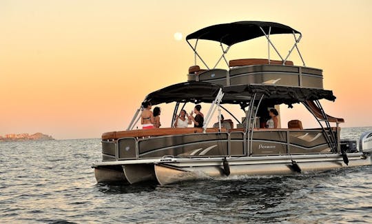  Pontoon Boat - Perfect for Families and Bachelorette Party