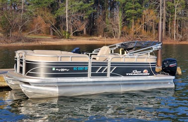 20' Sun Tracker Party Barge Dlx Pontoon Rental in Charlotte, North Carolina