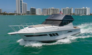 Silverton 45ft Flybridge Yacht (Miami Beach Marina)