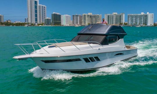 Silverton 45ft Flybridge Yacht (Miami Beach Marina)