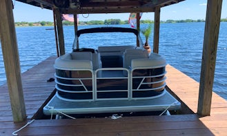 Legoland Area Escape! Rent 16 foot Godfrey SweetWater Pontoon on Private Lake Dexter