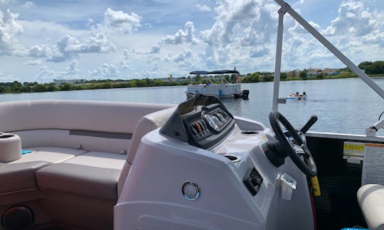 Legoland Area Escape! Rent 16 foot Godfrey SweetWater Pontoon on Private Lake Dexter