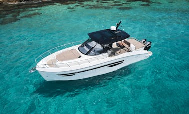 Oryx 38 SANTA CRUZ Luxury Yacht Charter in Eivissa