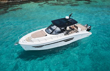 Oryx 38 SANTA CRUZ Luxury Yacht Charter in Eivissa