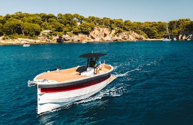 The Lekker Damsko 1000 Power Boat for Day Charter Across the French Riviera