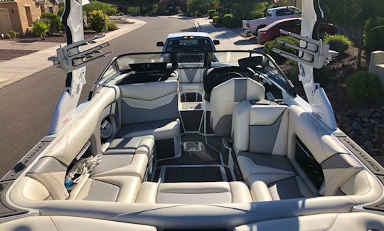 Centurion Ri 237 the Top Surf Boat on the Market!