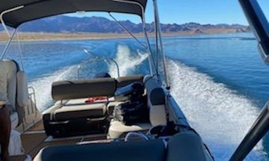 Lake Havasu: ¡Pontón de lujo para alquilar! ¡Bueno para 15!