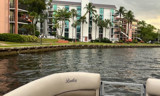 Comfortable Bentley 240 Cruise 28ft Pontoon in Fort Lauderdale