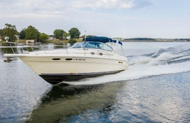 Travel in style on this Beautiful 33ft Cabin Cruiser!