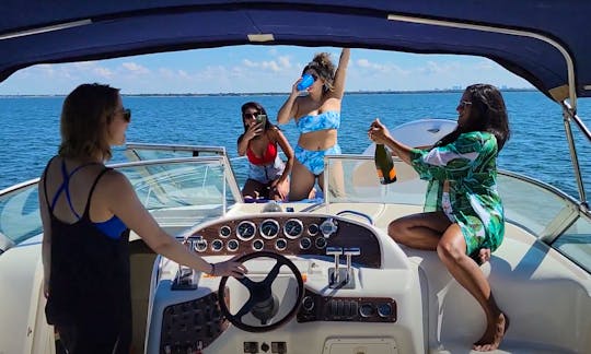 33' Private Yatch Float and Toasts!! Enjoy sun, fun, family and boating on Lake Lewisville