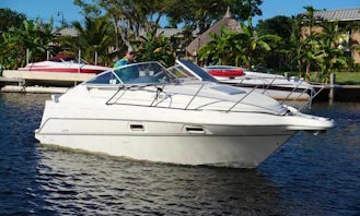 Luxury Maxum 2400 SCR Yacht Charter in Newport Beach