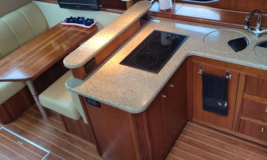 Cruiser 4050 Express Motoryacht Multi-Level luxury yacht is sure to please!