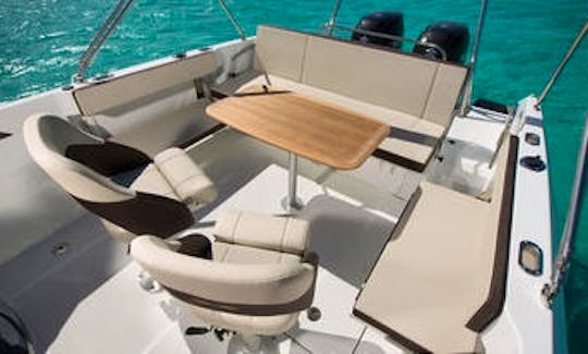 Beautiful Boat Flyer 7,7 Sundeck with Skipper Pro and Seabob Cayago