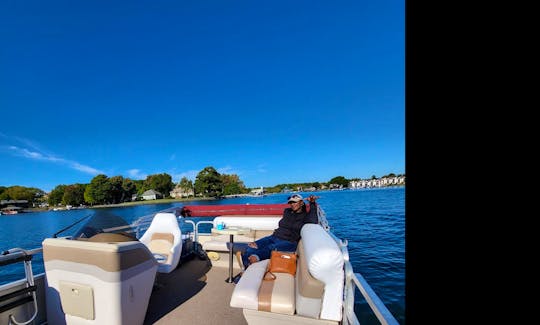 20' Bentley Pontoon Boat on Lake Norman