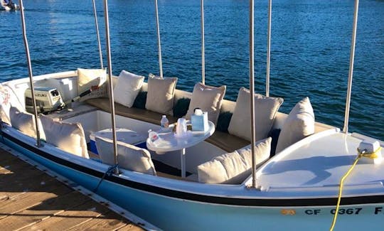 Beautiful duffy Boat for 6 People in Long Beach