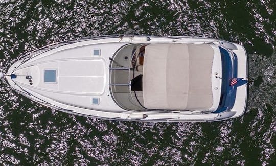 ☀️ Yate a motor Bayliner de 32 pies navegando por Emerald Bay, ☀️ Especial del mes de junio ☀️