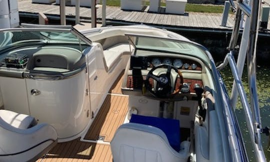 Cobalt 240 Bowrider para alquilar en New Buffalo (¡Capitán incluido!)