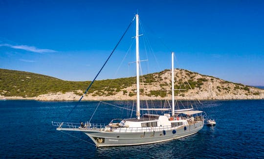 Luna Yacht ES II
