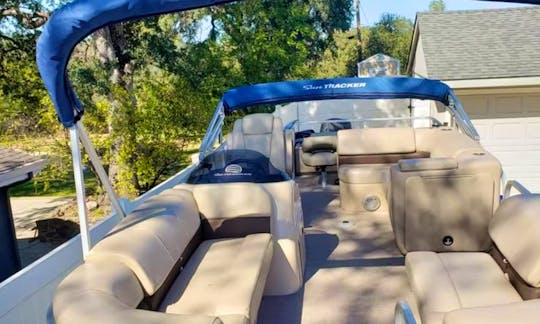 Suntracker Fishin Barge 22 DLX for rent on Lake Don Pedro