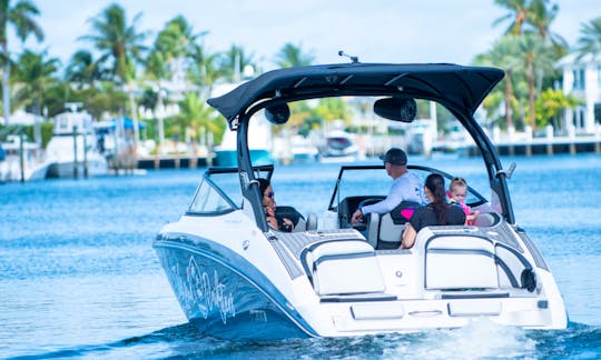 Spacious 24' Yamaha Jetboat in Ft Lauderdale area. Premium sound system and tons of space.