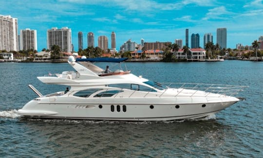 💥 Partez sur l'eau avec style avec cet azimut de 62 pieds pouvant accueillir jusqu'à 12 personnes à Miami. PAS DE FRAIS CACHÉS