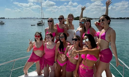 💥 Partez sur l'eau avec style avec cet azimut de 62 pieds pouvant accueillir jusqu'à 12 personnes à Miami. PAS DE FRAIS CACHÉS