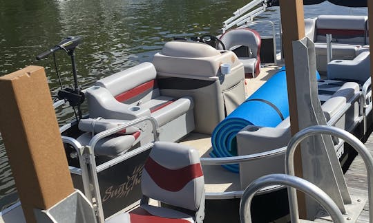 Sunchaser Pontoon Boat in Riveria Beach, Florida