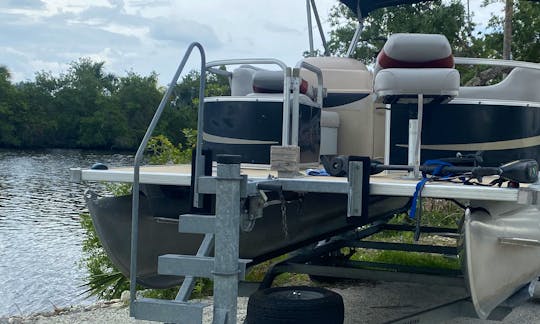Sunchaser Pontoon Boat in Riveria Beach, Florida
