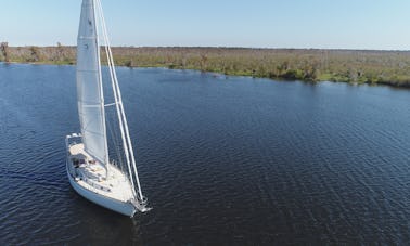 Navegando no Lago Pontchartrain com o Shannon Sailing Yacht de 52 pés!