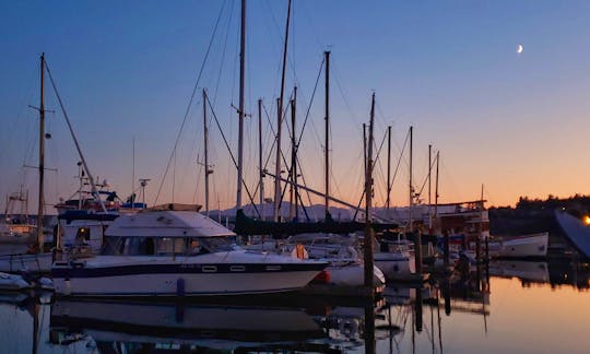Motor Yacht Rental in Port Ludlow, Washington