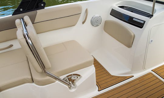 Barco a motor Bayliner VR5 2021 de 20 pés com torre de wakeboard em San Jose, Califórnia