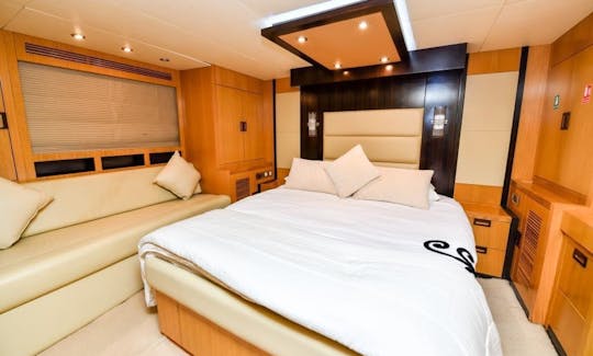 Best Luxurious 56ft Majesty Yacht in Dubai