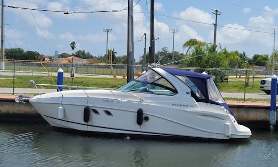 Rinker Motor Yacht Cruiser for Daily Charter in Miami