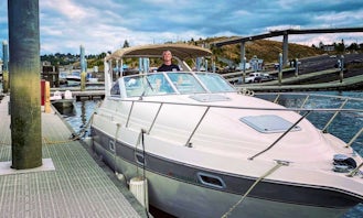 29' Large Power Cruiser With Full Cabin And Camper Top. Top-of-the-line Sound System For Parties On The Water.