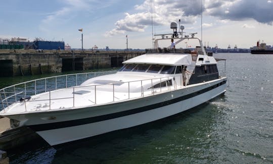 88' Cheoy Lee Flush Deck Motor Yacht Rental in Vancouver, British Columbia