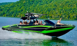 Supreme zs232 Surf boat Rental in Nashville or Surrounding Lakes!