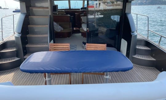 Yacht à moteur pour 12 personnes prêt à louer à Istanbul, Istanbul