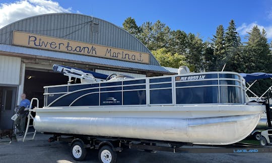 Bennington Fishing Pontoon Rental in Baudette, Minnesota