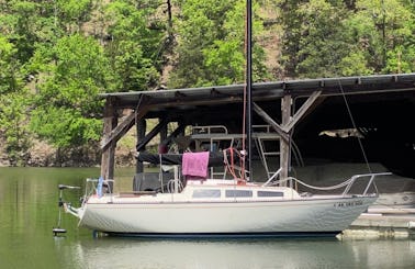 24’ Sailboat Rental with AC & Kayak in Hot Springs / Lake Ouachita, Arkansas