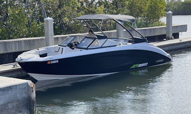 Explorez avec style avec le jetboat Yamaha AR250 2022 !