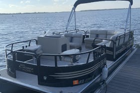 20ft Bentley Pontoon - Cruise the Harris Chain of Lakes * FUEL INCLUDED*