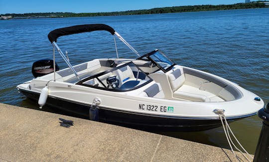 Sunny Days, Smooth Waves - Bayliner Bowrider for a nice cruise in DC Waters!