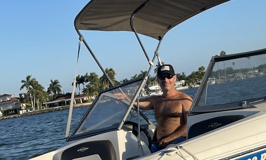 Impresionante barco de cubierta Stingray de 19 pies en Clearwater Beach, Florida