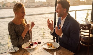 Incroyable dîner-croisière à dos de chameau sur un magnifique boutre à Dubaï