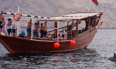 Increíble crucero en dhow de medio día por los fiordos de Musandam