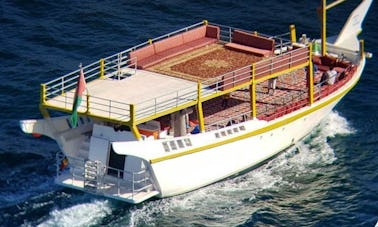 Cruzeiro de dia inteiro em Dhow pelos fiordes de Musandam