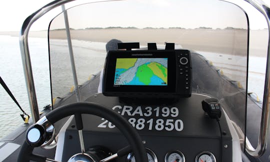 Bateau gonflable rigide Sacs 590 de 20 pieds à louer à Setúbal