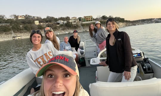 *Tiki* Theme Party Pontoon on Lake Travis