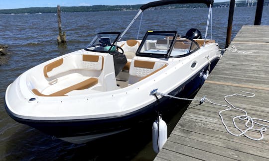 2019 Bayliner 23' Powerboat! Enjoy this amazing season with friends and family!